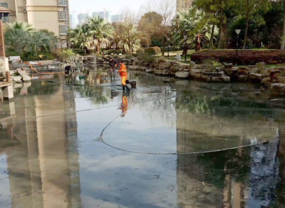 天峻景观池淤泥清理